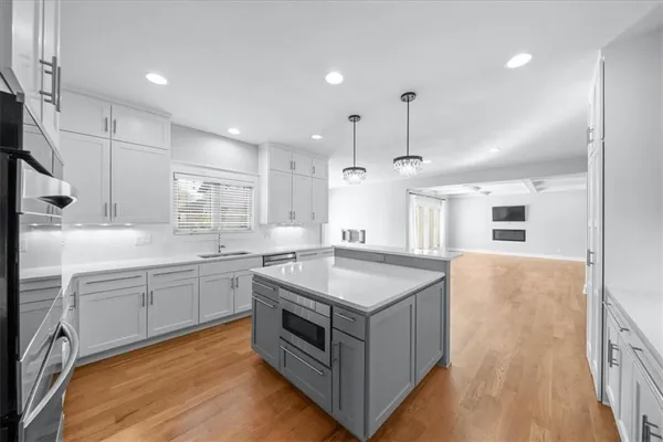 $899,000 | 1744 Northeast Woodland Shores Lane, Lee's Summit, MO 64086