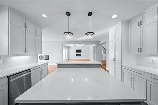 $899,000 | 1744 Northeast Woodland Shores Lane, Lee's Summit, MO 64086