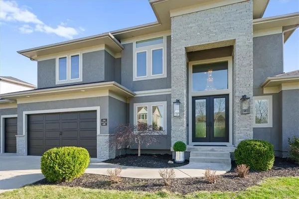 $899,000 | 1744 Northeast Woodland Shores Lane, Lee's Summit, MO 64086