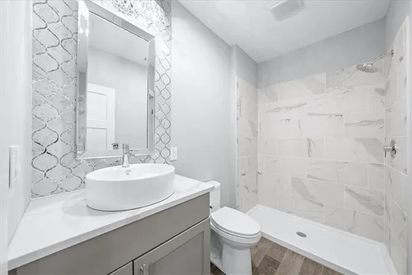$899,000 | 1744 Northeast Woodland Shores Lane, Lee's Summit, MO 64086