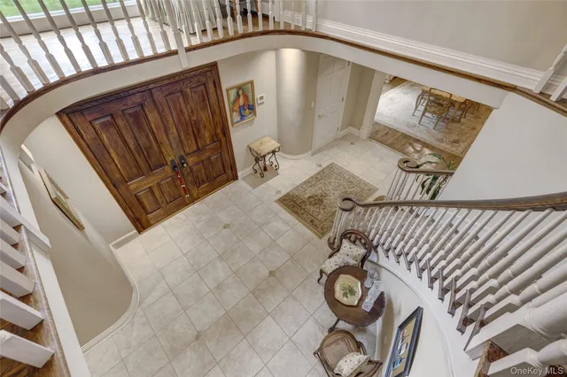 a view of entryway and bedroom