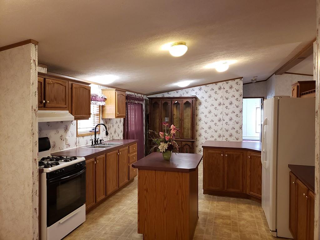 696 Holly Road Clymer, PA 15728 - Photo 6 of 22