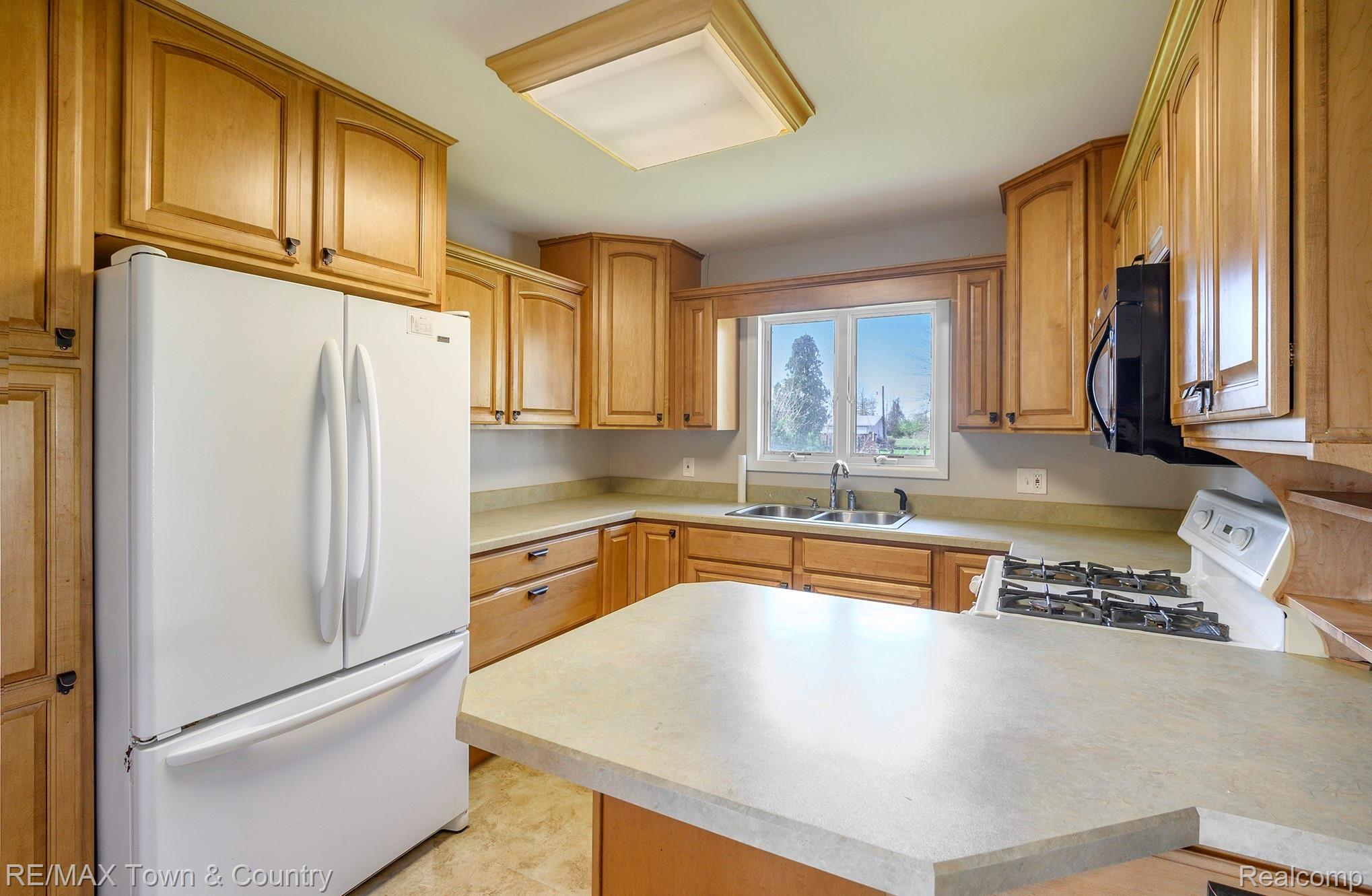 11170 Coldwater Road Flushing, MI 48433 - Photo 7 of 21 1.jpg