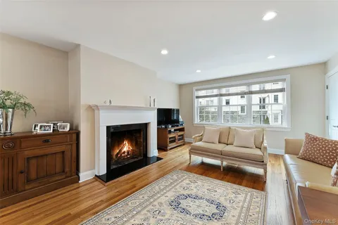 $849,000 | 7 Lake Avenue, Unit 7, Bronxville, NY 10708