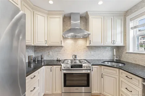 $849,000 | 7 Lake Avenue, Unit 7, Bronxville, NY 10708