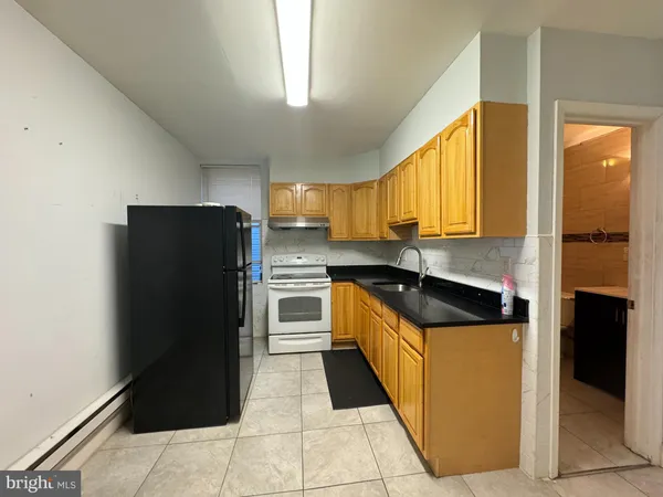 $900 | 3739 Lancaster Avenue, Unit 2R, Philadelphia, PA 19104