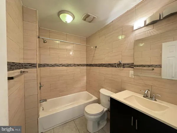 $900 | 3739 Lancaster Avenue, Unit 2R, Philadelphia, PA 19104