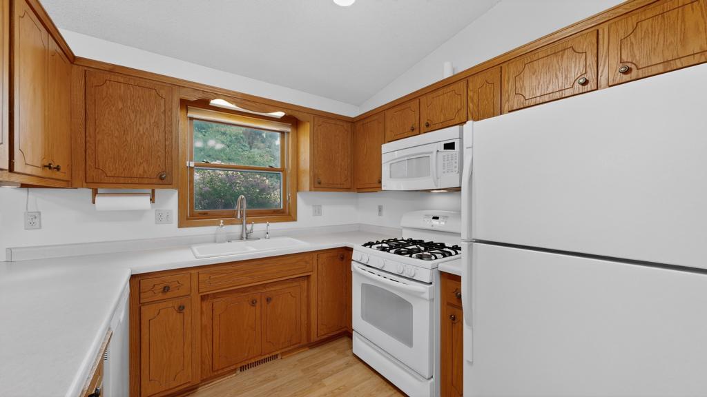 4332 Valley Drive Northwest Rochester, MN 55901 - Photo 9 of 36