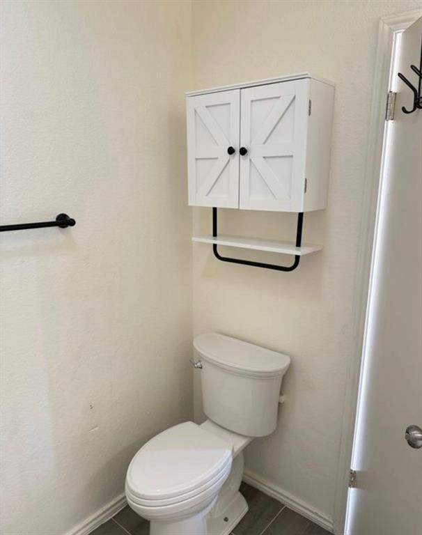8 Trails Place, Unit B Wylie, TX 75098 - Photo 8 of 24 a bathroom with a toilet and a shower