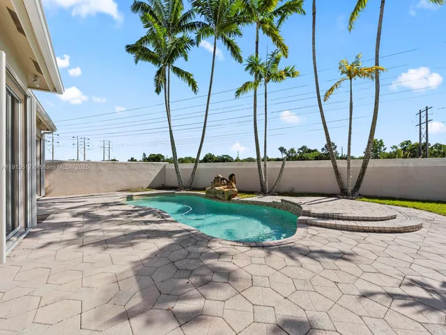 $880,000 | 14683 Cascada Boulevard, Miami, FL 33186