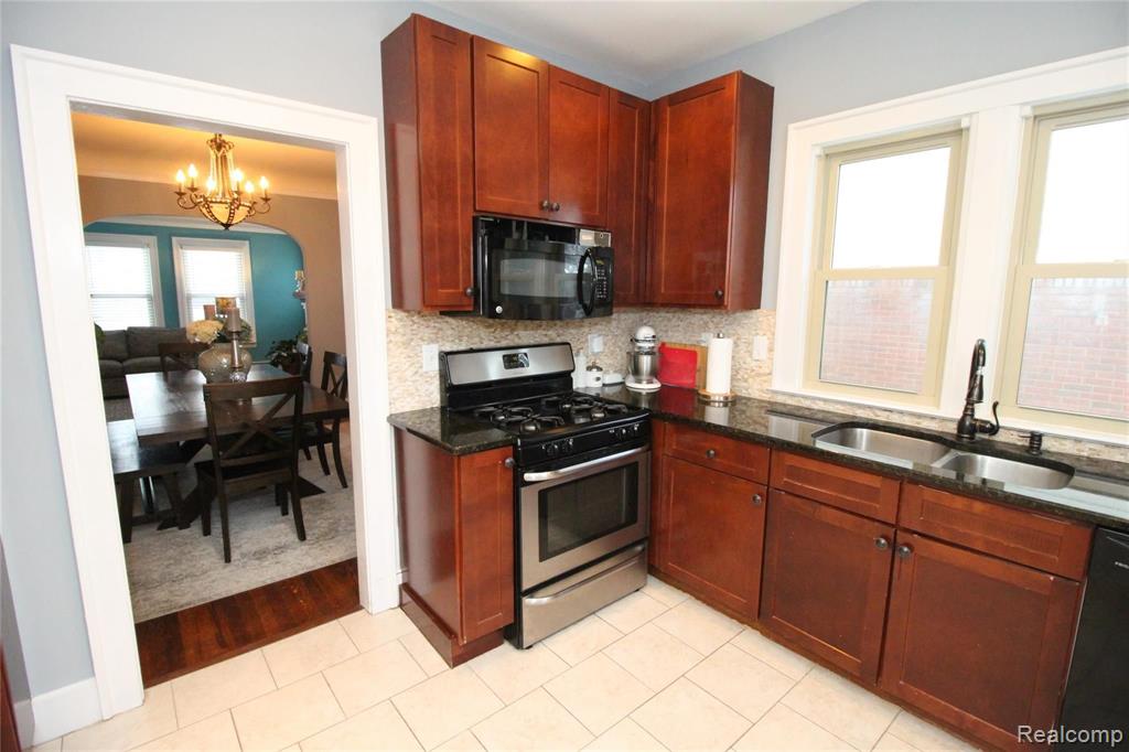 1376 Bedford Road Grosse Pointe Park, MI 48230 - Photo 22 of 49