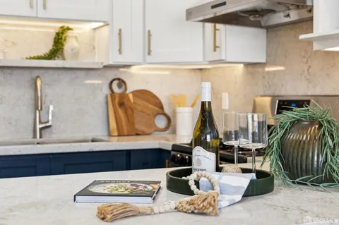 $1,098,000 | 2010 30th Avenue, San Francisco, CA 94116