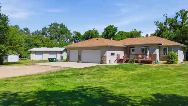 $849,900 | 16605 50 Street Southeast, Kindred, ND 58051