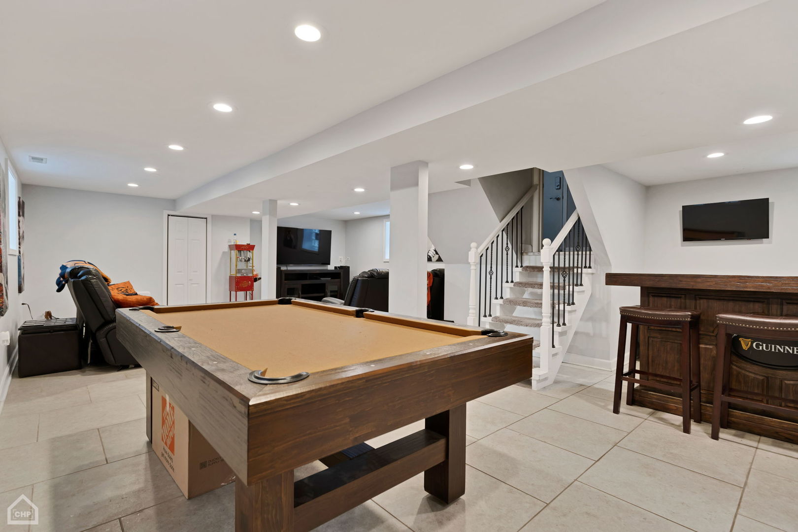 9320 South Racine Avenue Chicago, IL 60620 - Photo 16 of 25 a room with furniture a table and chairs