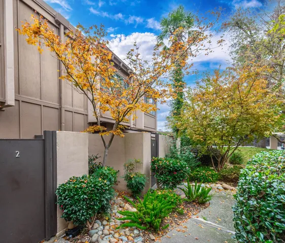 $315,000 | 898 Woodside Lane East, Unit E 3, Sacramento, CA 95825