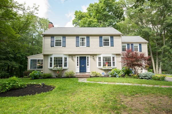 3 Tapley Road Lynnfield, MA 01940 - Photo 1 of 28 Gallery Image 1