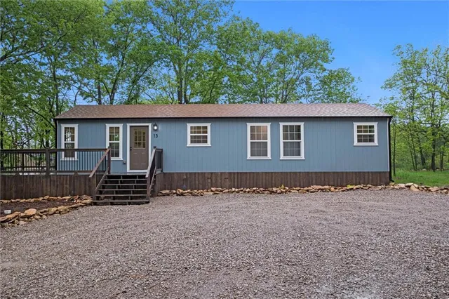 $180,000 | 13 South Lakeside Circle, Linn Valley, KS 66040