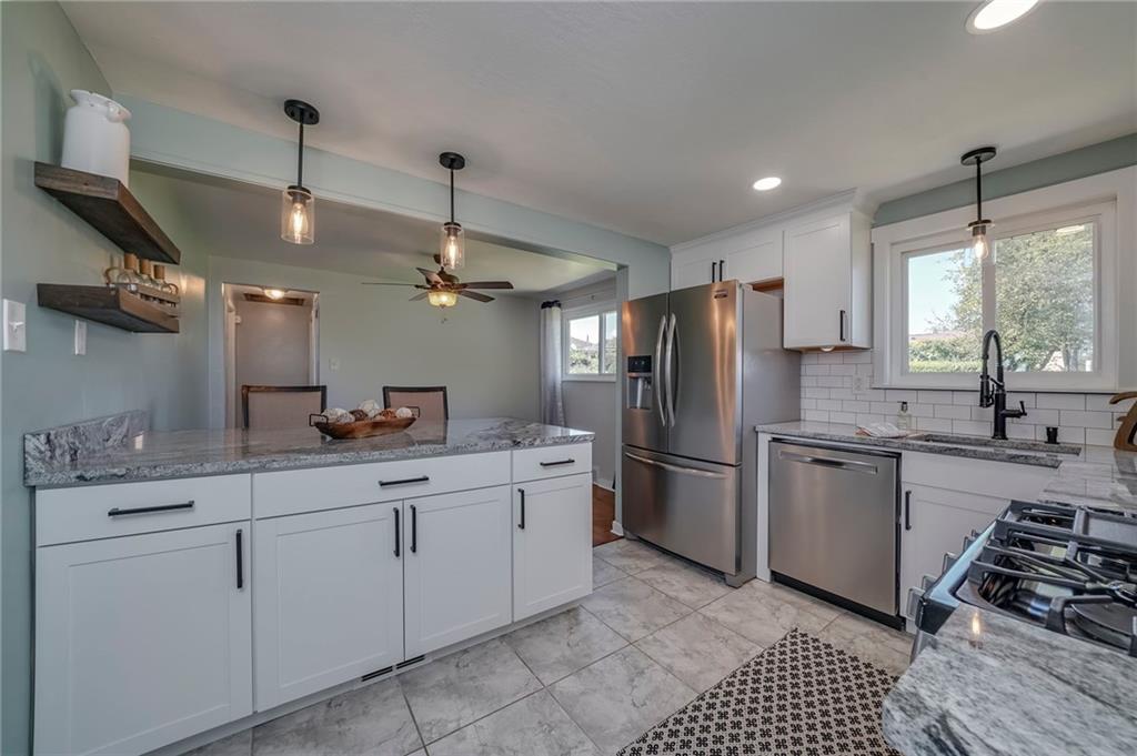 234 Lenore Drive McKees Rocks, PA 15136 - Photo 4 of 25