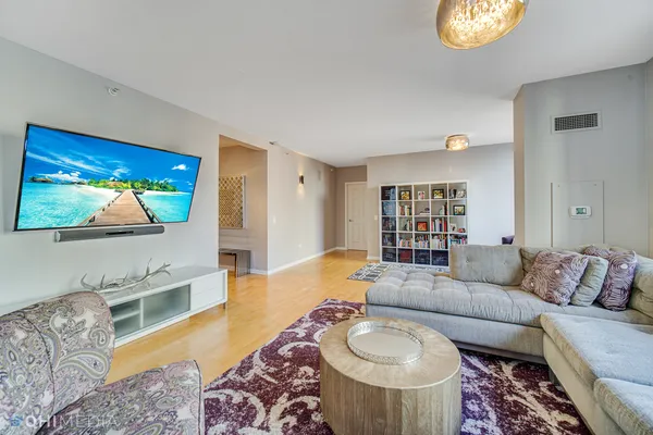 $7,500 | 635 North Dearborn Street, Unit 1105, Chicago, IL 60654