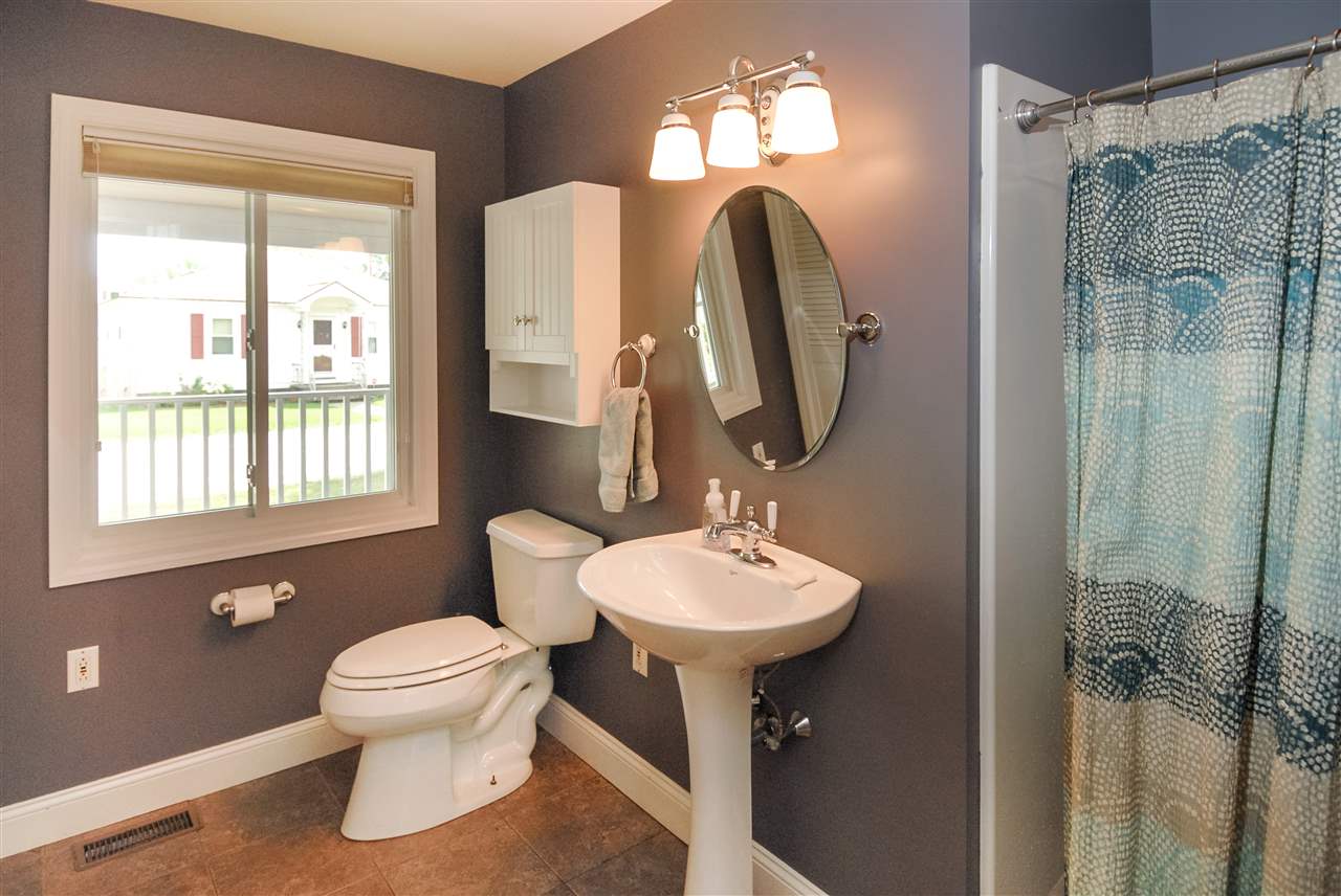 47 Rochambeau Street Manchester, NH 03102 - Photo 8 of 31 Gallery Image 8