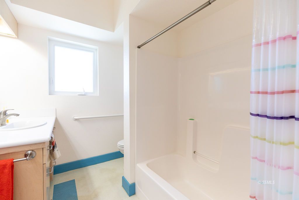 1325 Dunes Street Ridgecrest, CA 93555 - Photo 30 of 50 a bathroom with a bathtub and a sink