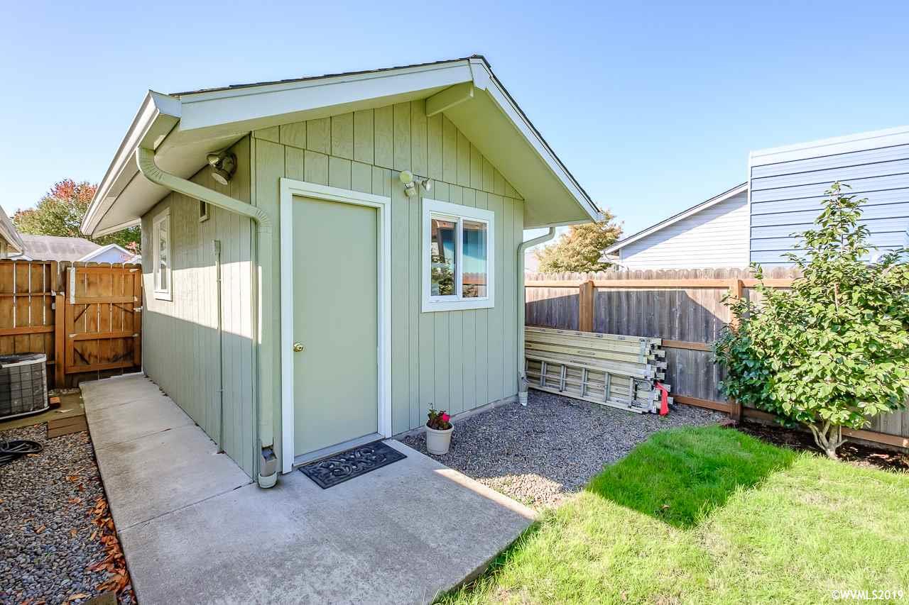 2523 Del Rio Court Southeast Albany, OR 97322 - Photo 3 of 29 Gallery Image 3