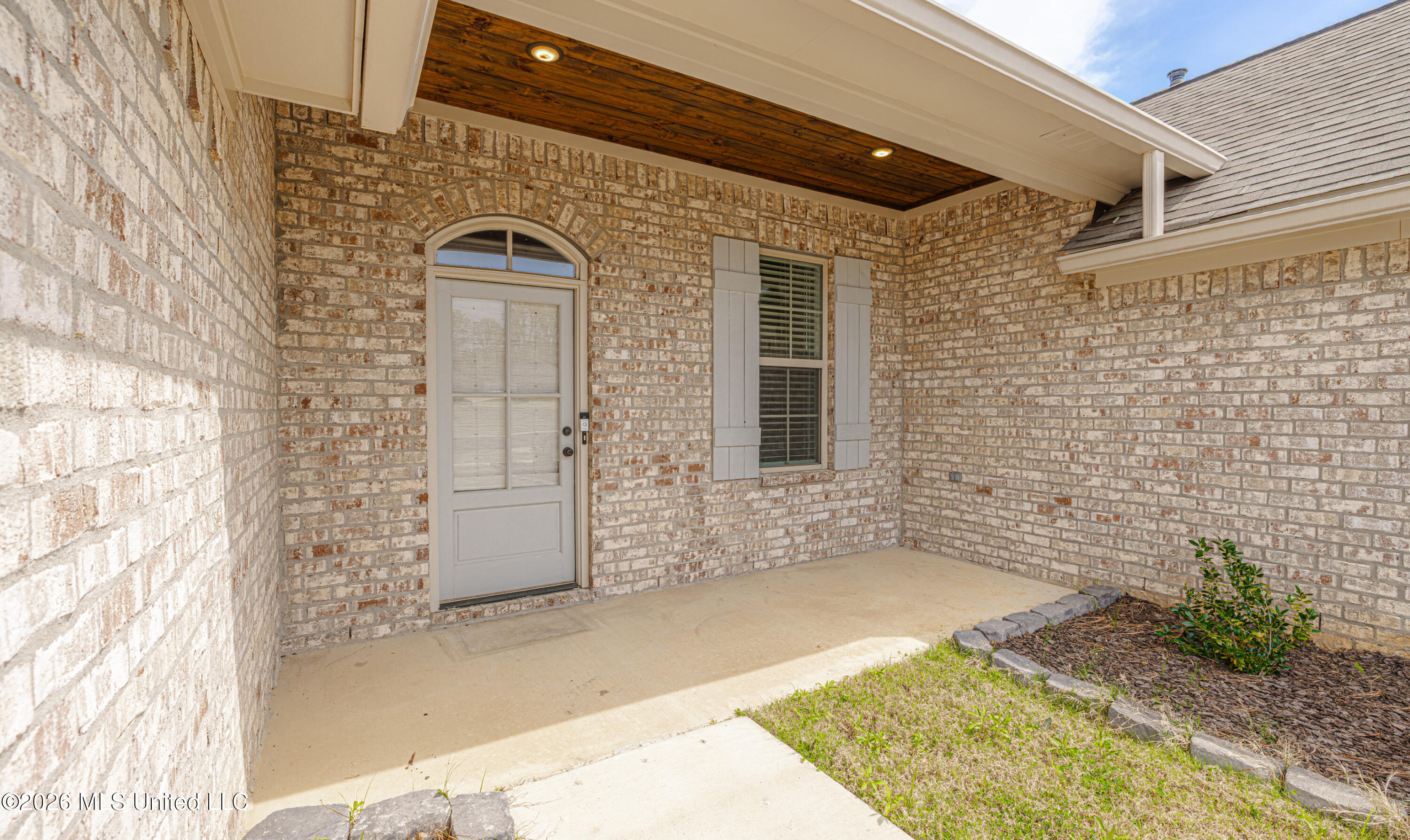 266 Chartleigh Circle Canton, MS 39046 - Photo 2 of 38 1R4A5967