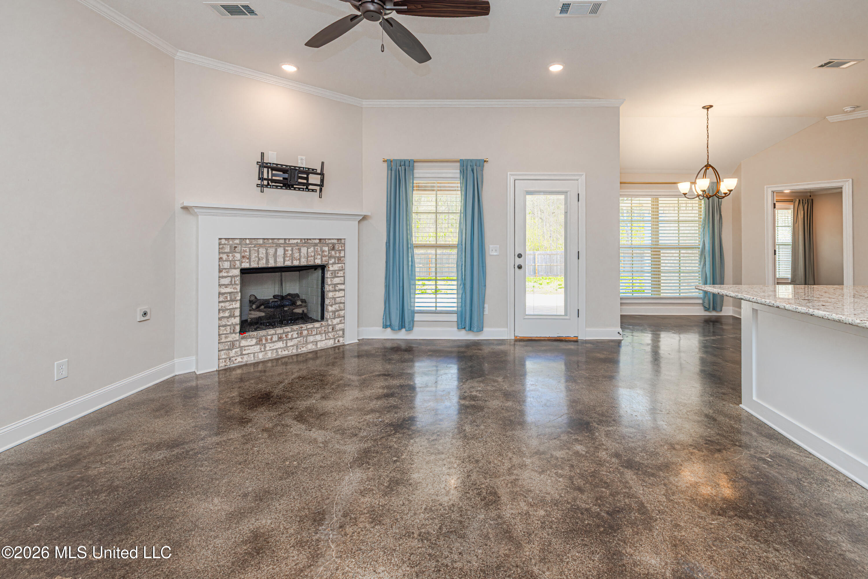 266 Chartleigh Circle Canton, MS 39046 - Photo 3 of 38 1R4A5984