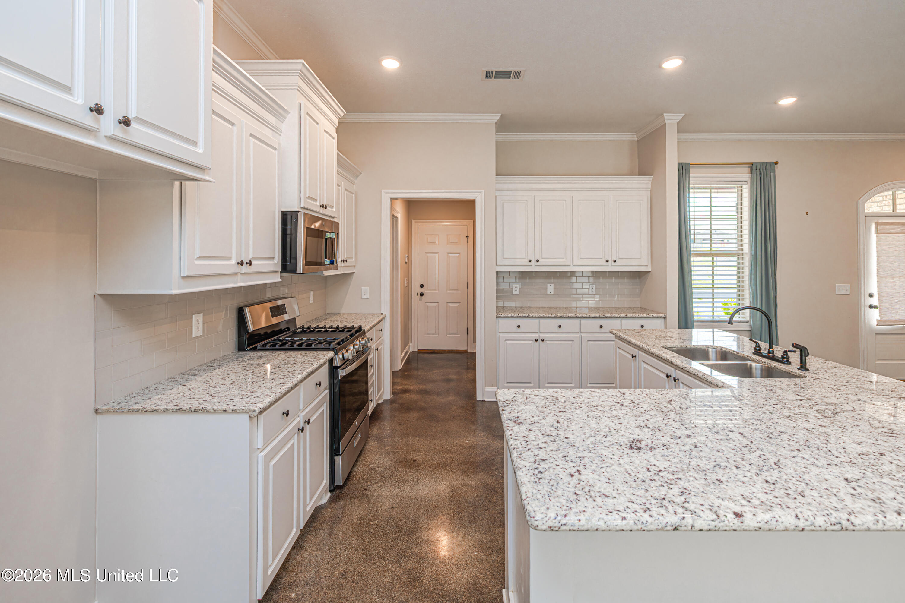 266 Chartleigh Circle Canton, MS 39046 - Photo 7 of 38 1R4A5988