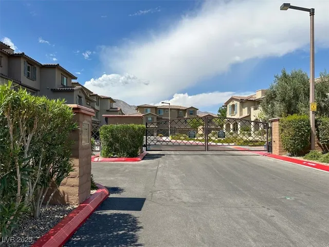 $490,000 | 124 Lomita Heights Drive, Las Vegas, NV 89138