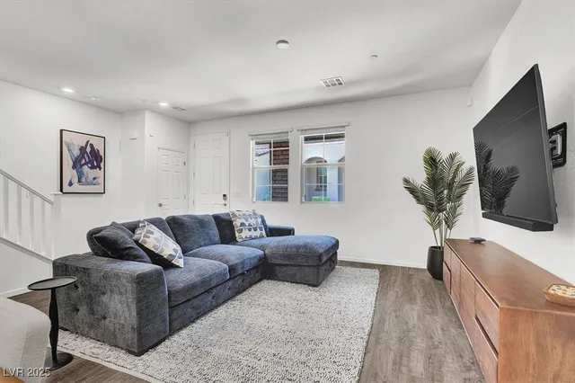 $490,000 | 124 Lomita Heights Drive, Las Vegas, NV 89138