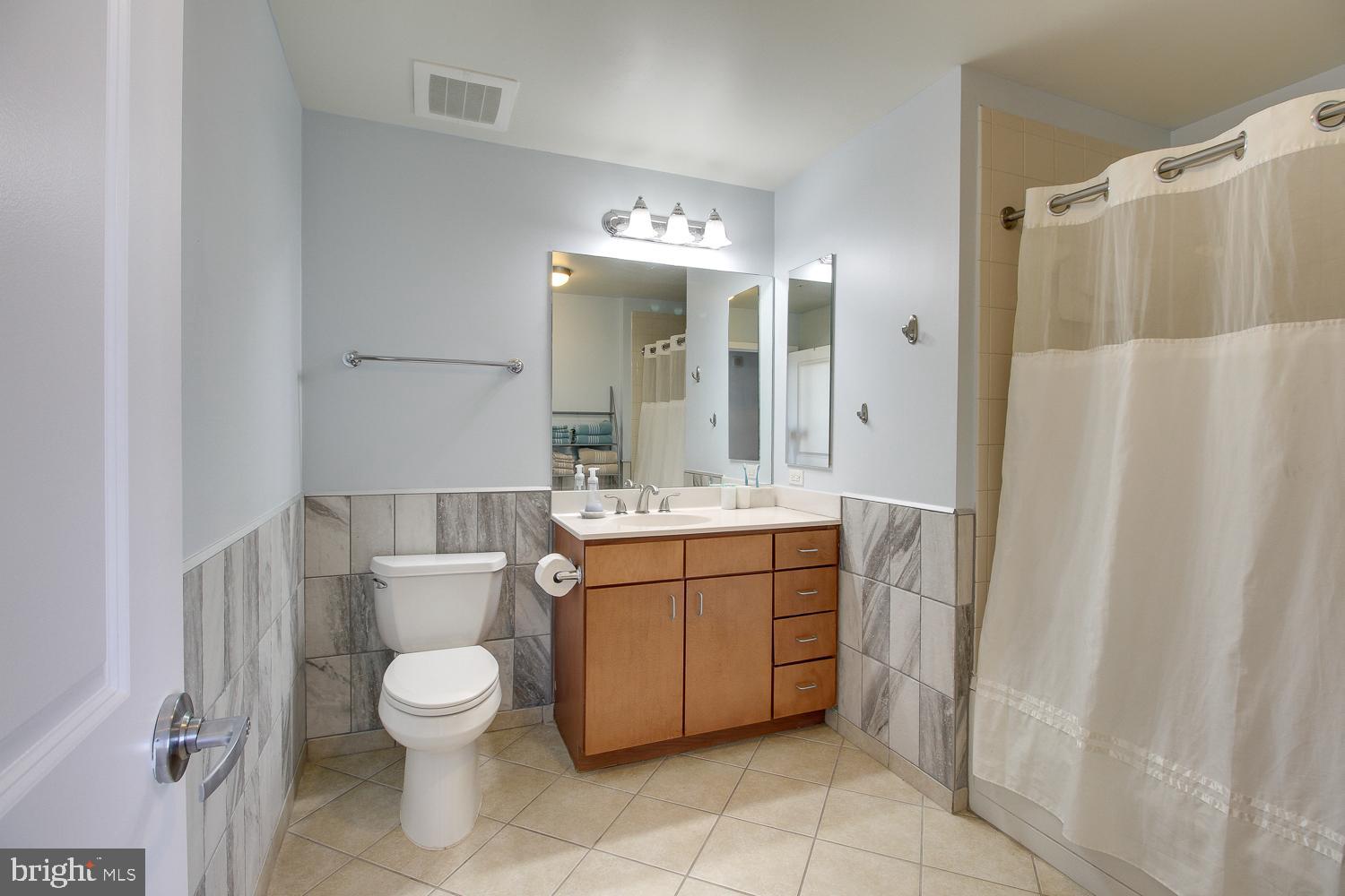 1001 L Street Northwest, Unit 908 Washington, DC 20001 - Photo 14 of 23 Large Bathroom