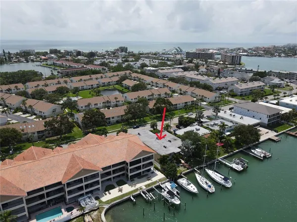 $1,200 | 12175 3rd Street East, Unit 10, Treasure Island, FL 33706