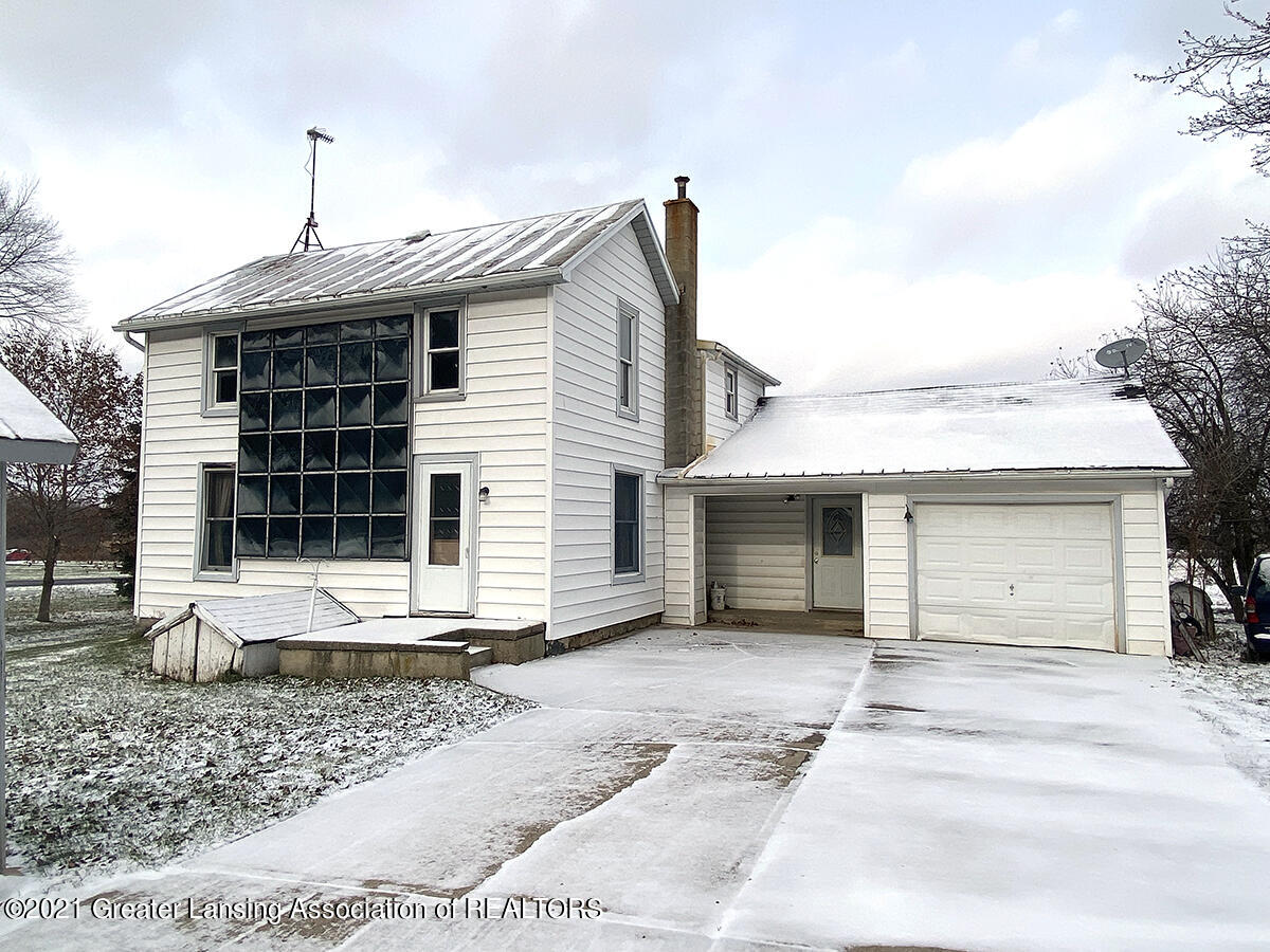 1601 South College Road Mason, MI 48854 - Photo 5 of 35 05-side-house-garage