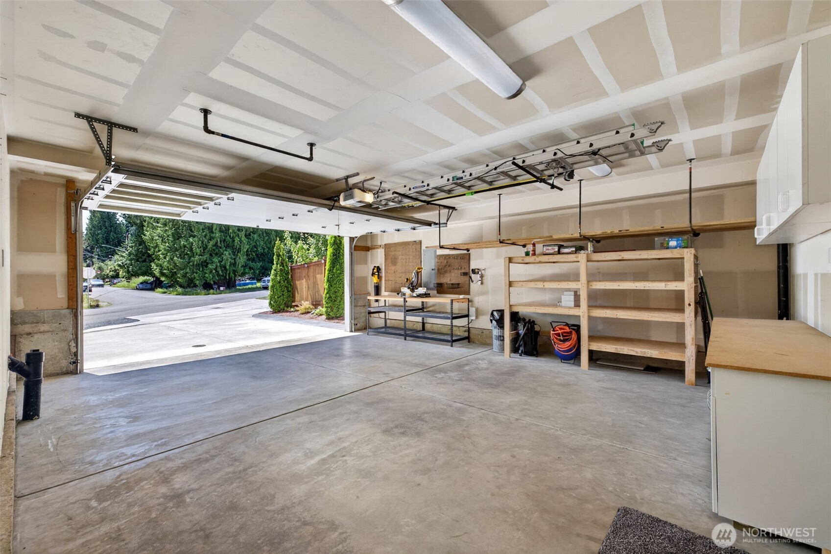 629 Bing Road, Unit B Lynnwood, WA 98036 - Photo 25 of 27 a view of a garage