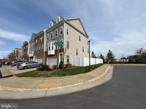 $674,900 | 7437 Cedarwood Grove Lane, Manassas, VA 20109