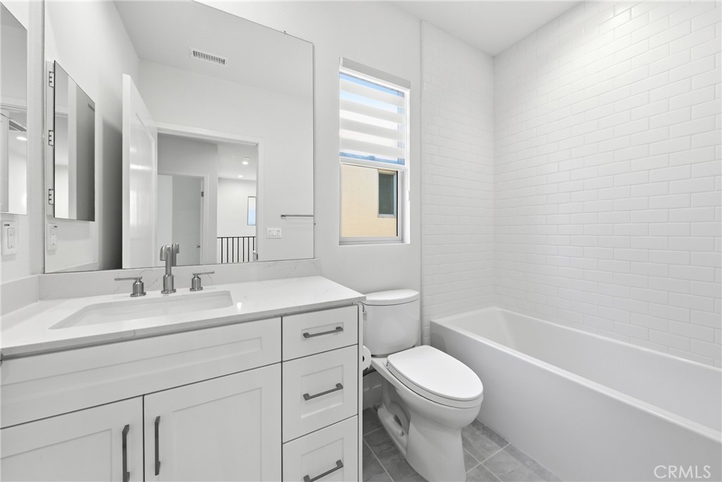249 Raffini Irvine, CA 92618 - Photo 13 of 27 Gallery Image 13