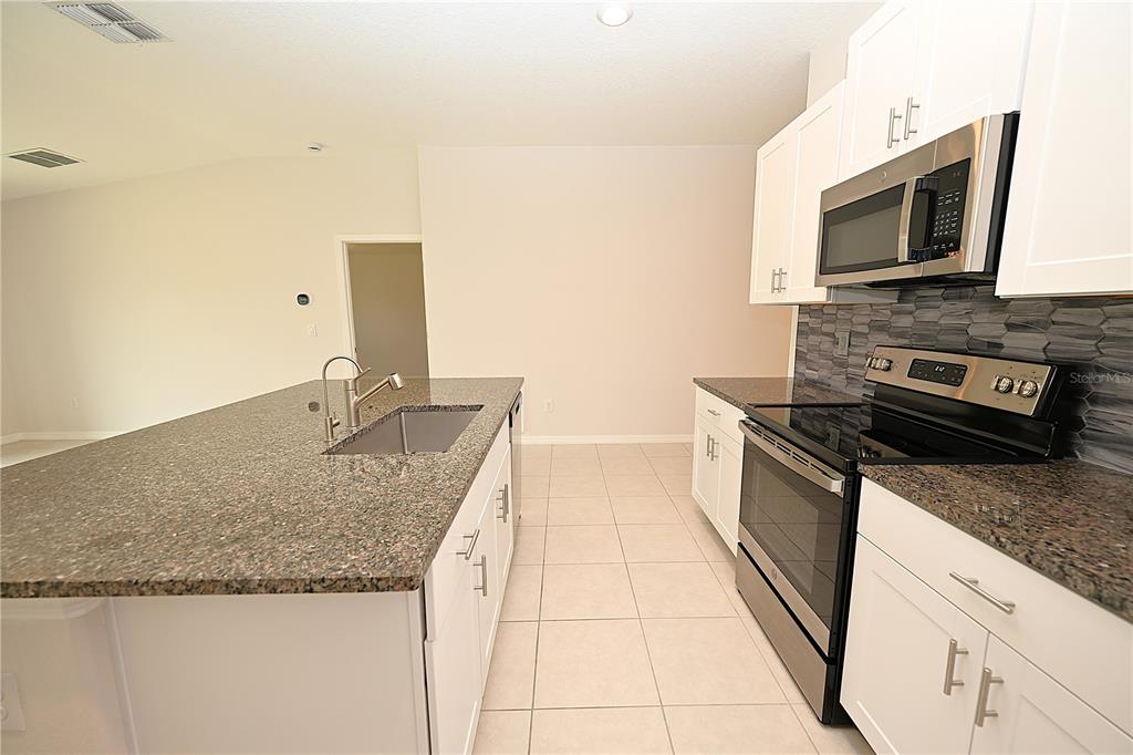 4316 Trotters Way Lakeland, FL 33801 - Photo 11 of 38