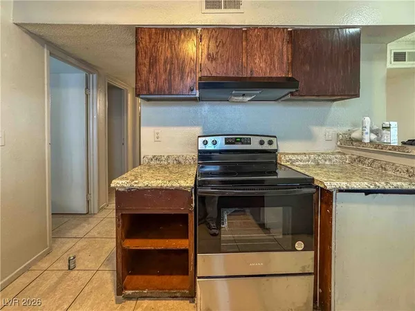 $1,250 | 25 Gold Bar Court, Unit A, Las Vegas, NV 89104