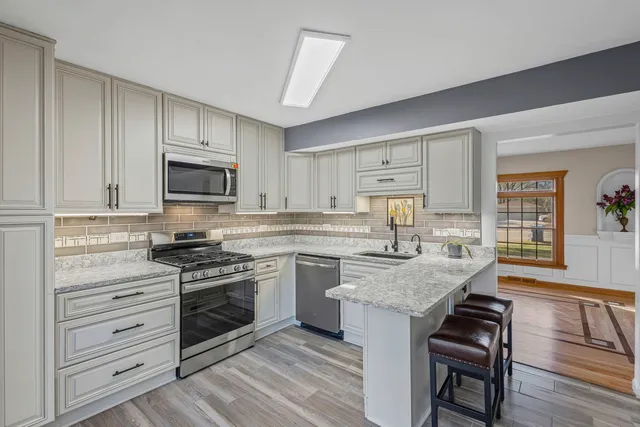 $699,900 | 1323 South Roselle Road, Schaumburg, IL 60193