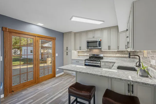 $699,900 | 1323 South Roselle Road, Schaumburg, IL 60193