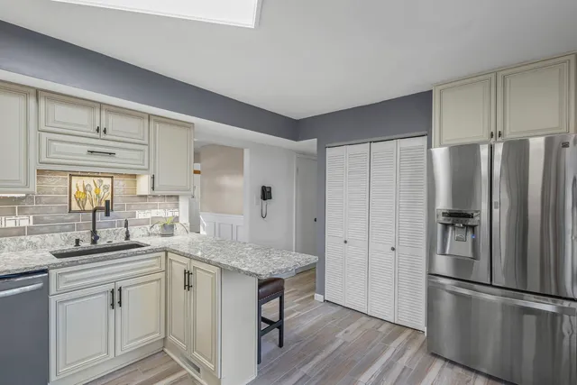 $699,900 | 1323 South Roselle Road, Schaumburg, IL 60193