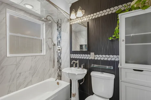 $699,900 | 1323 South Roselle Road, Schaumburg, IL 60193