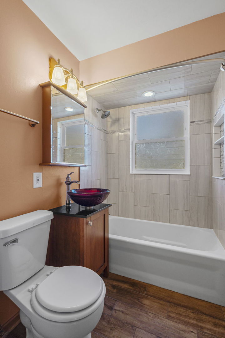 1323 South Roselle Road Schaumburg, IL 60193 - Photo 31 of 51 a bathroom with a toilet a sink and bathtub