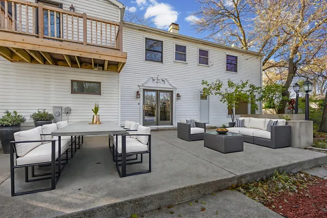 $699,900 | 1323 South Roselle Road, Schaumburg, IL 60193