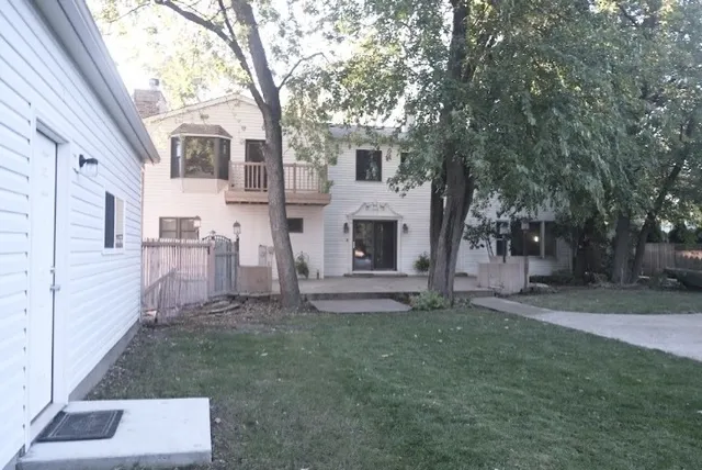 $699,900 | 1323 South Roselle Road, Schaumburg, IL 60193