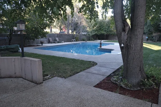 $699,900 | 1323 South Roselle Road, Schaumburg, IL 60193