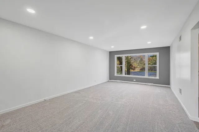 $699,900 | 1323 South Roselle Road, Schaumburg, IL 60193