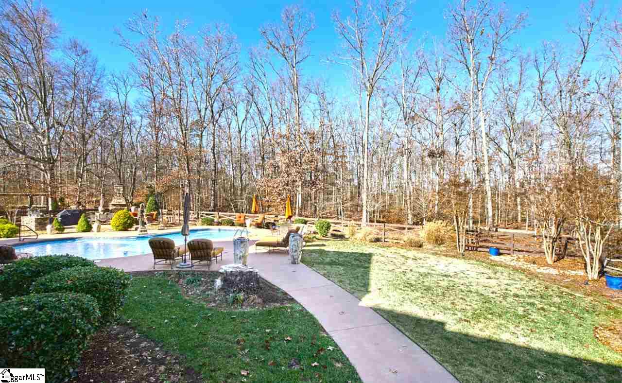 211 New Castle Drive Duncan, SC 29334 - Photo 29 of 36 and path to the outdoor full bath!