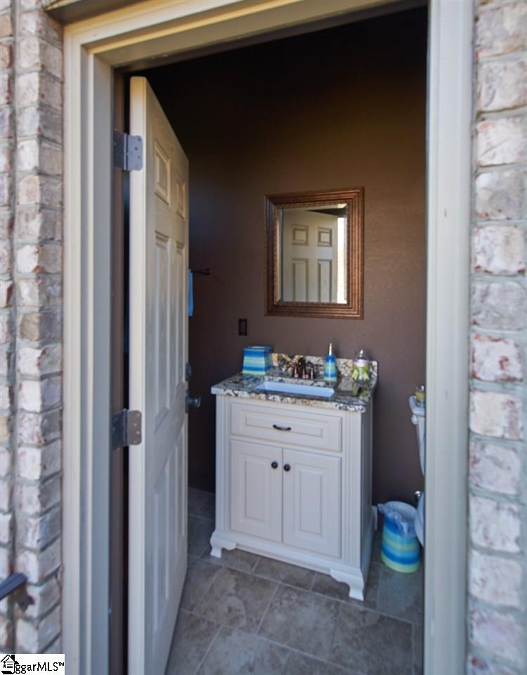 211 New Castle Drive Duncan, SC 29334 - Photo 30 of 36 Stocked and convenient! And saves the hardwood floors too!